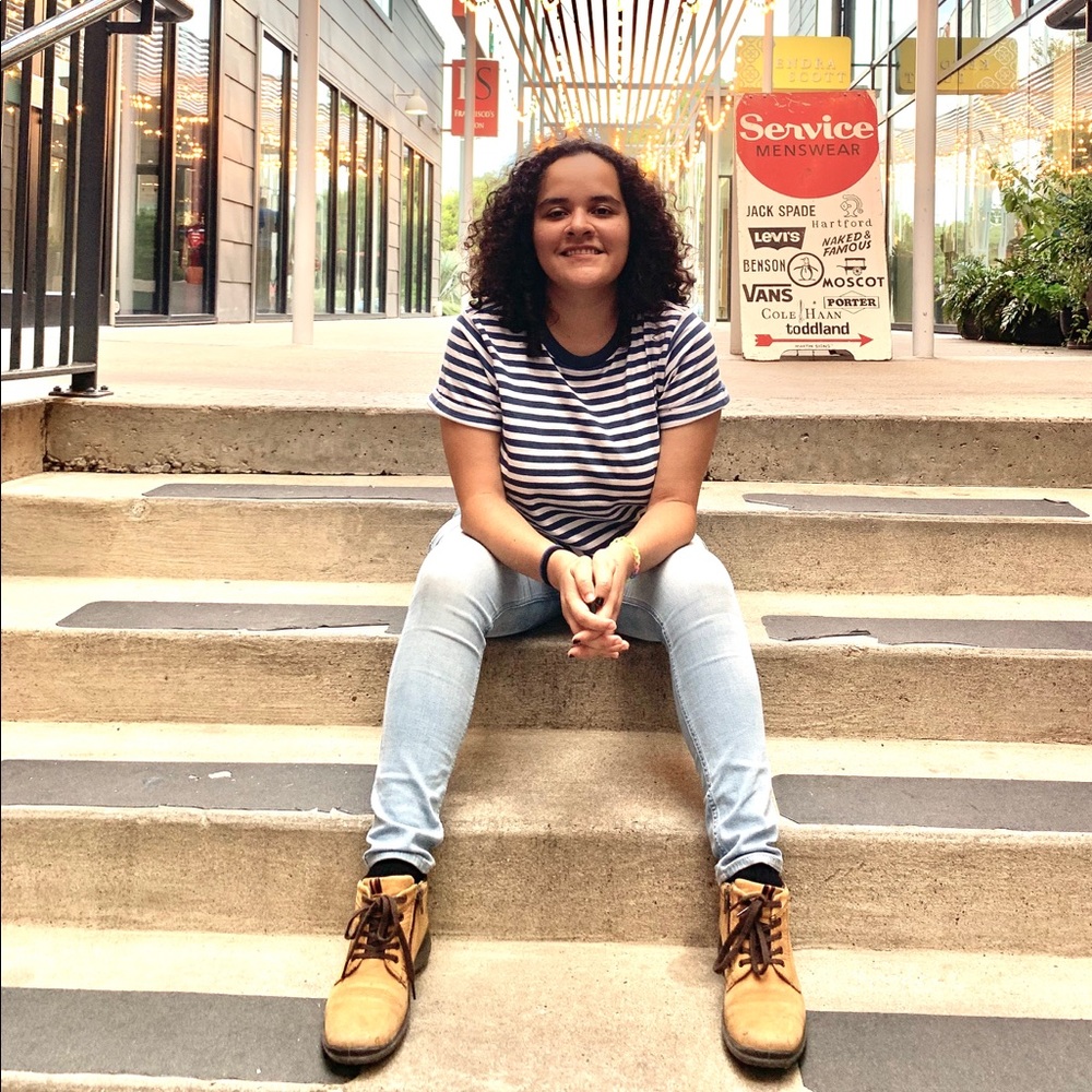 Meet your Posher, Ana